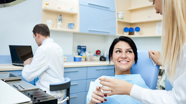 Um Dentista Antes Do Tratamento Do Câncer