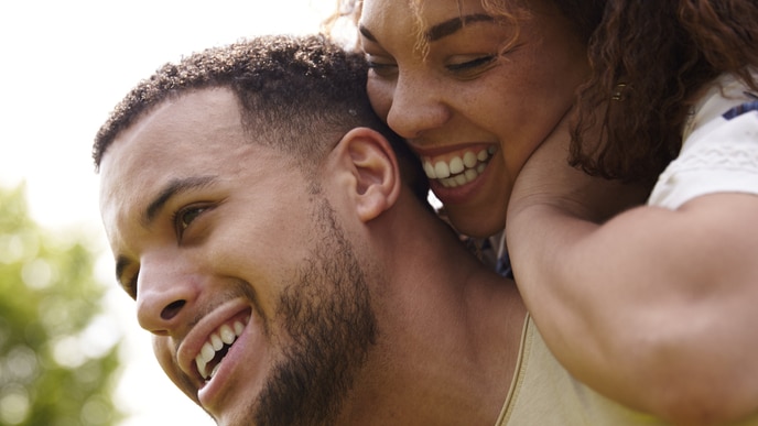 Casal sorrindo