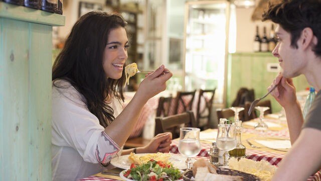 Mulher comendo
